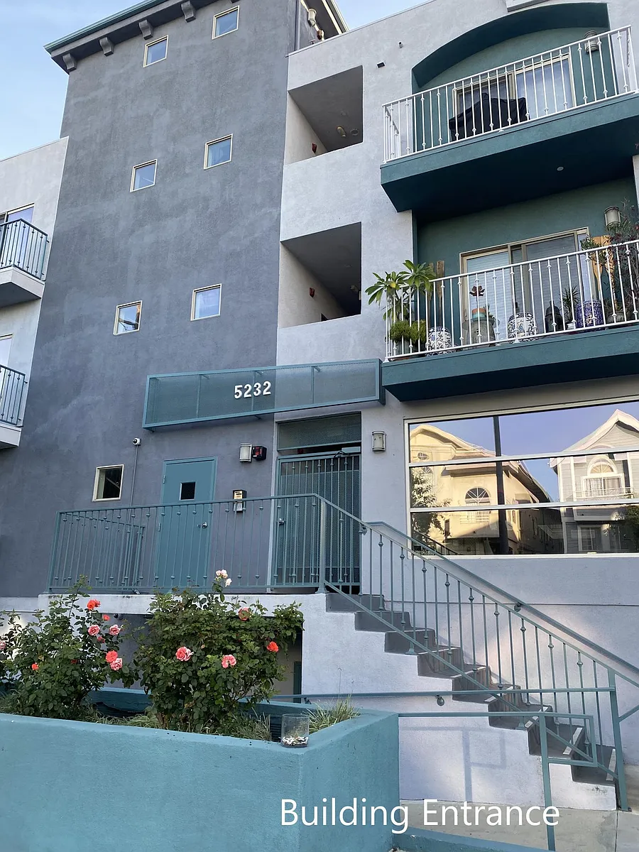 Building Photo - 5232 Satsuma Ave #302