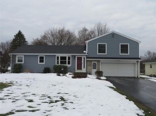 39 Creek Hill Ln, Rochester, NY 14625