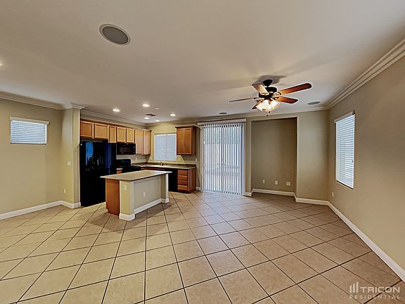 3rd image of 3664 Lakeside Villas Ave