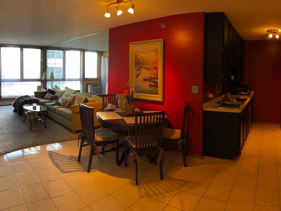 Living room/dining/kitchen