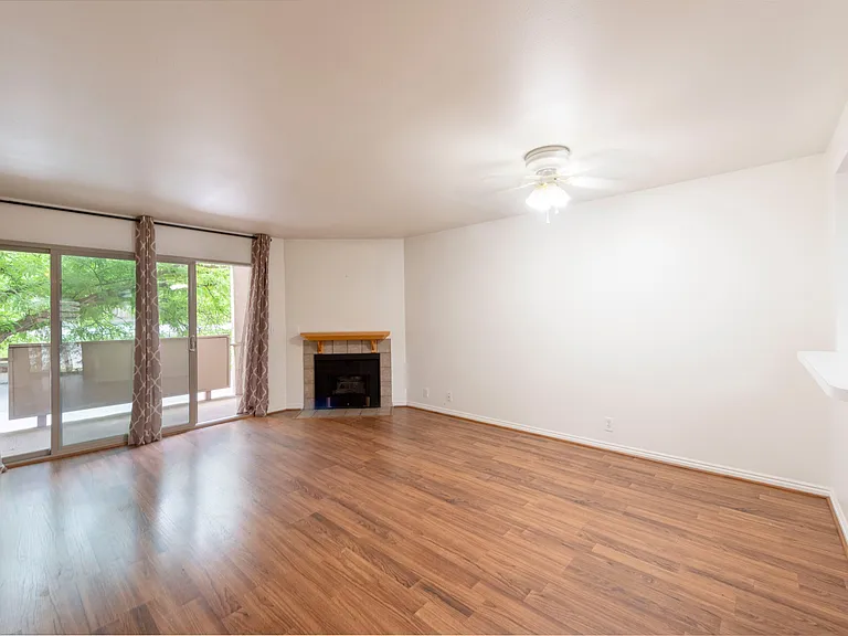 953 E Springcrest Ct #20 — Photo 2
