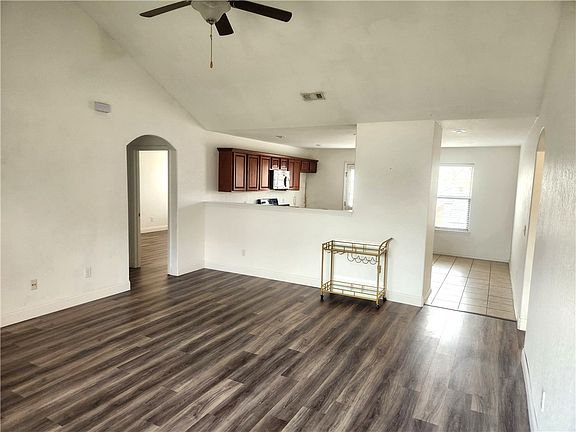 2nd image of 3280 Laurel Spring Cv