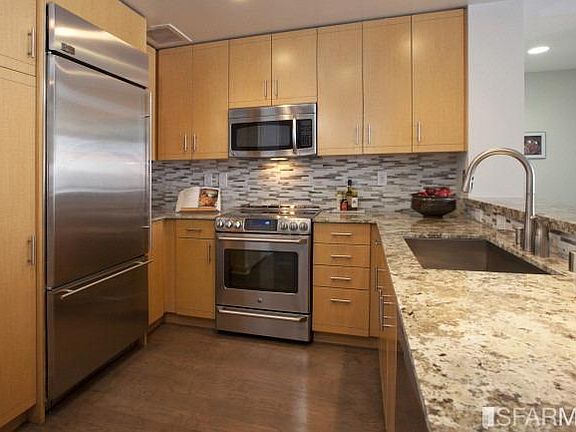 3rd image of 255 Berry St APT 506
