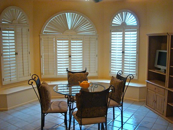 Large eat in kitchen