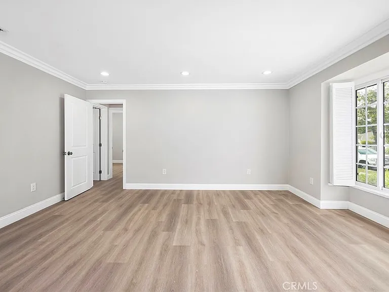 2140 N Eastern Ave — Photo 2