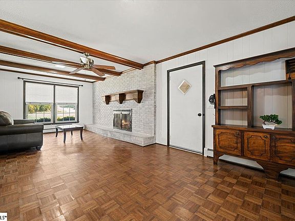 3rd image of 569 Edens Rd