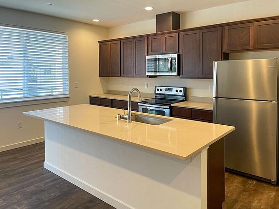 2nd image of 258 SE Orchard Dr #204