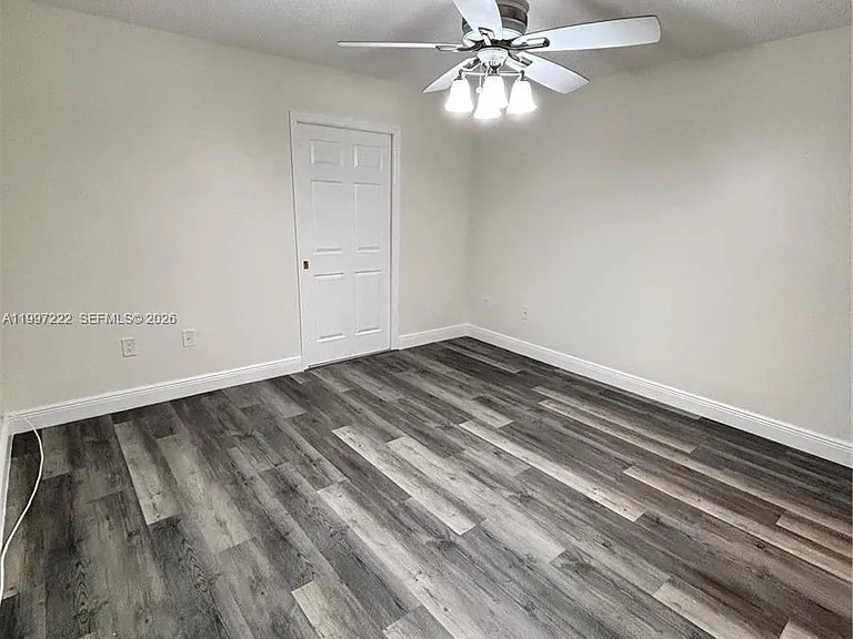 821 W Beckley Sq — Photo 8
