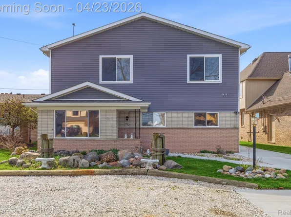 39415 E Archer Dr, Harrison Township, MI 48045