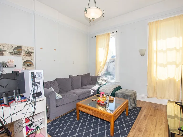 186 James St #4 — Photo 1