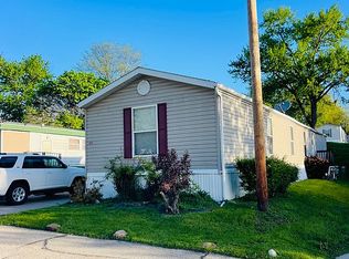 802 E County Line Rd #115, Des Moines, IA 50320