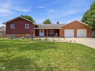 578 N Angela Dr, Fostoria, OH 44830