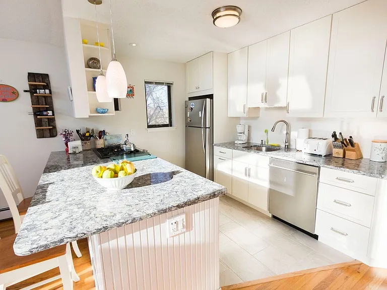 4 Rehan Ave — Photo 3