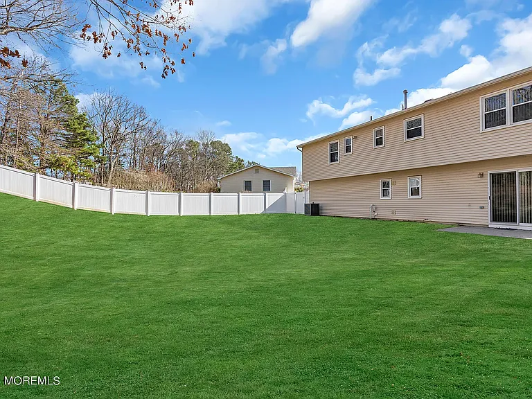 10 Mistletoe Ct — Photo 10