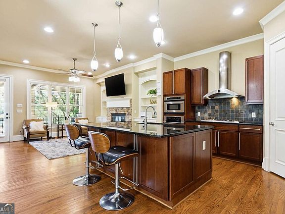 4th image of 384 16th St NW Unit 1