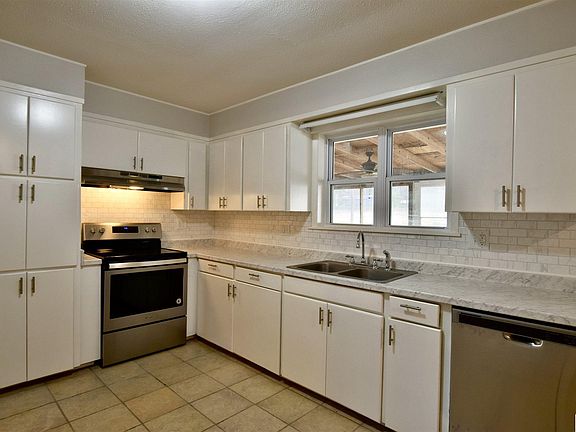 2nd image of 114 Pinewood Dr