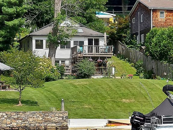 3rd image of 47 Lavelle Ave