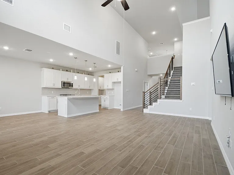 1009 Calendula Trl — Photo 3