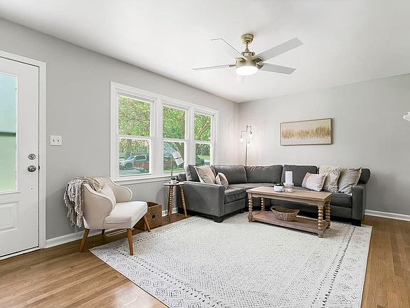 3rd image of 9811 Cambridge Ave