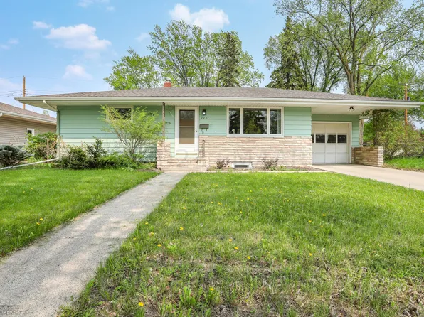 2201 10th St N, Fargo, ND 58102