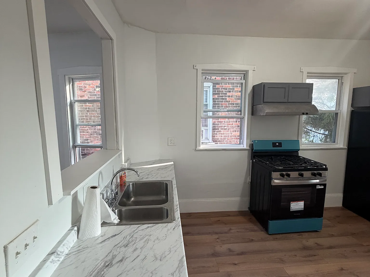 4 bed, 1.5 bath, 9999 sqft, $3,500 — Photo 3