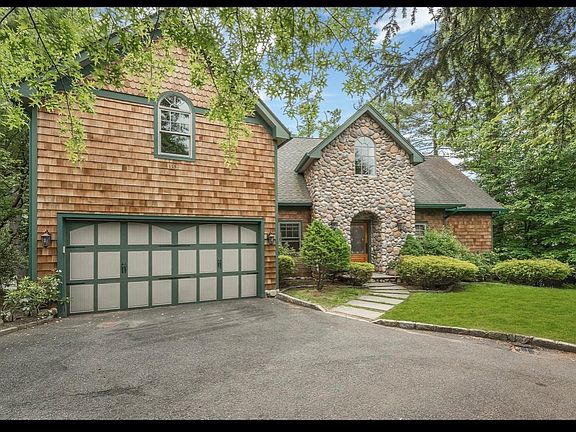 2nd image of 117 Lakeshore Dr