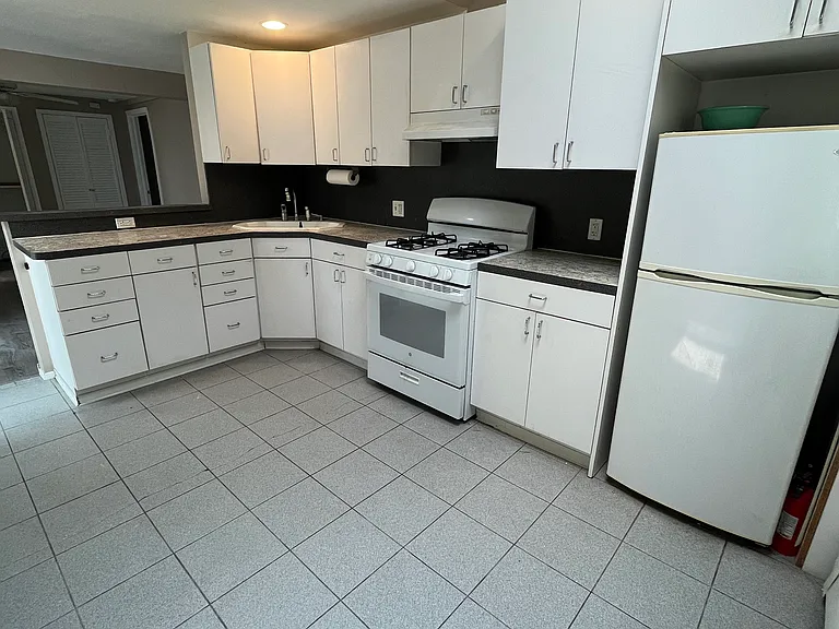 East Dr — Photo 2