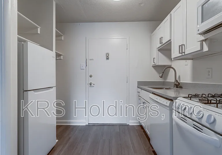 311 W Franklin — Photo 6