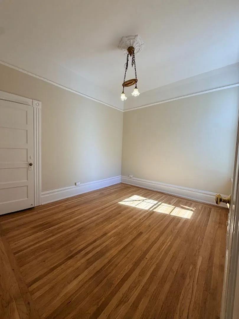 Oak St. III - 1185-87 — Photo 2