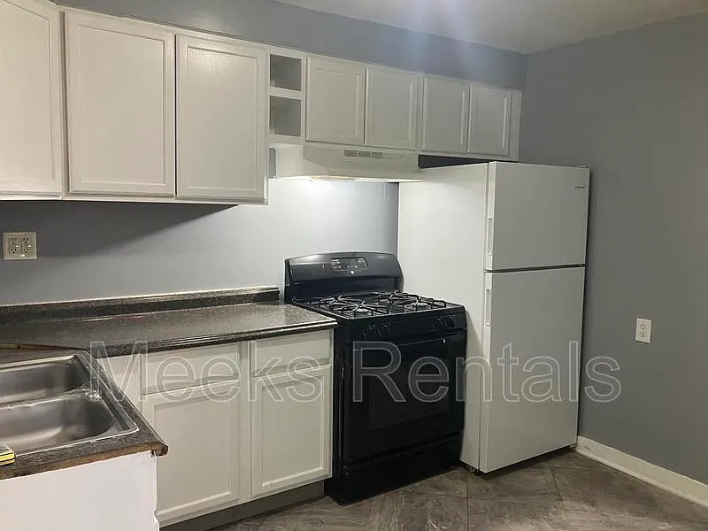 1 bed, 1.0 bath, 656 sqft, $650 — Photo 2