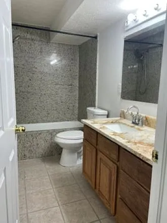 369 W 800 N — Photo 16