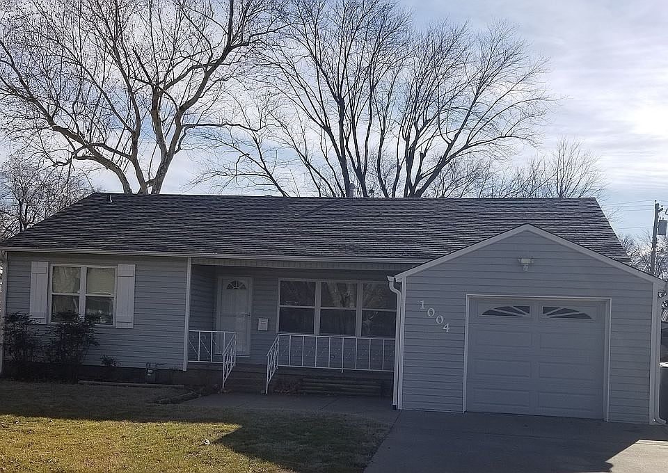 1st image of 1004 SE 10th St