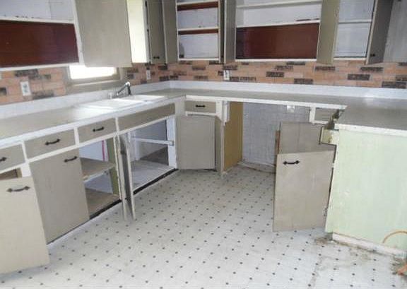 3rd image of 8147 Flora Ave
