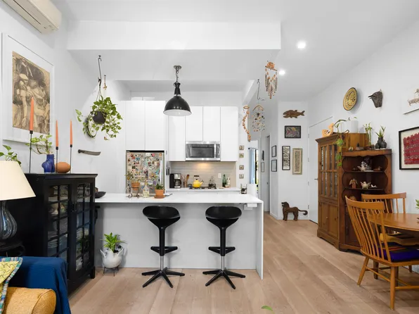 43 Halsey Street 2 image 3 of 12