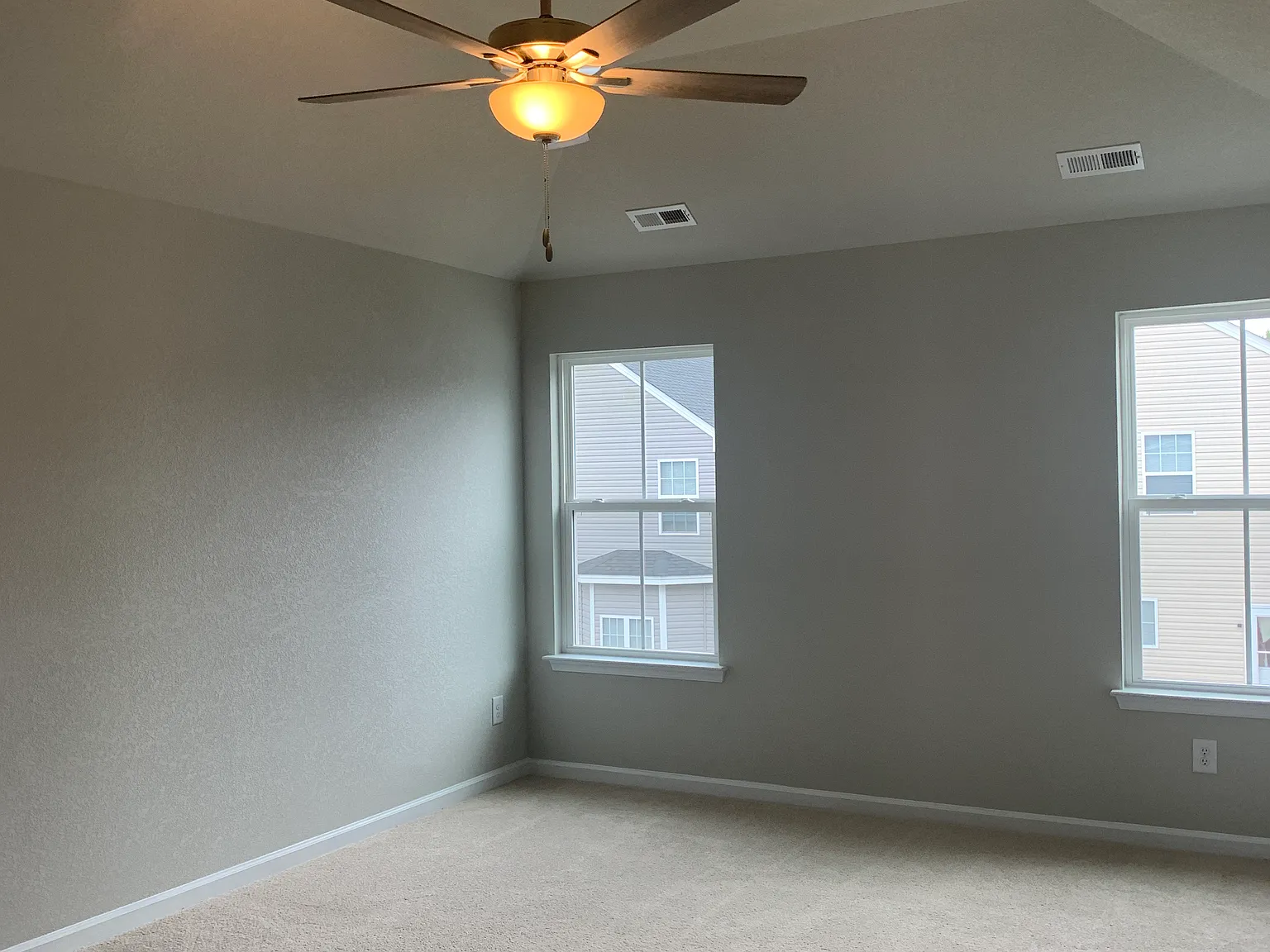5 bed, 2200 sqft, $2,990 — Photo 1