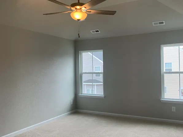 1017 Luxor Ave, Chesapeake, VA 23325