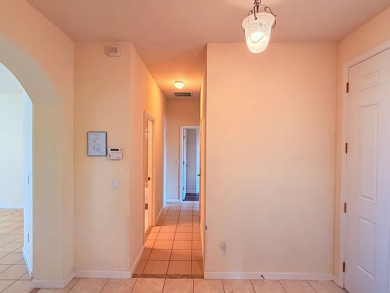 4986 Thames St W — Photo 58