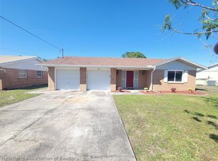415 E Elm St, Avon Park, FL 33825