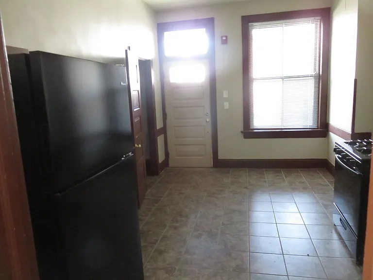 604 W 3rd St #3B — Photo 3