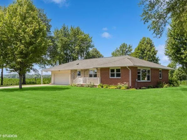 309 S 14th St, Kalona, IA 52247