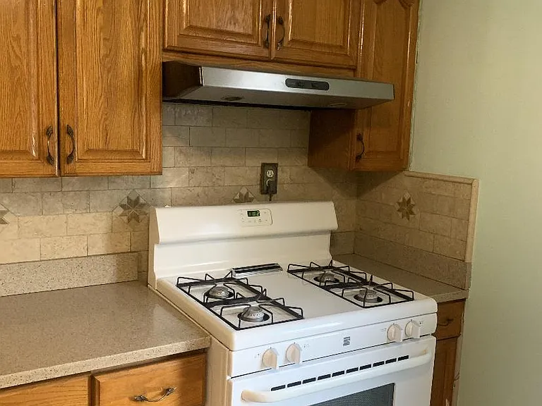 360 Ege Ave — Photo 5