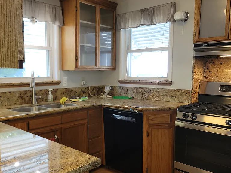720 Olive St — Photo 5