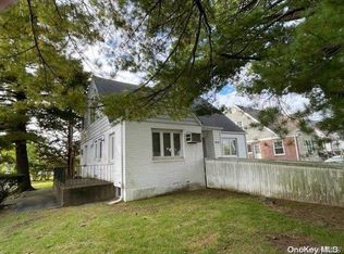 26518 81st Ave, Glen Oaks, NY 11004