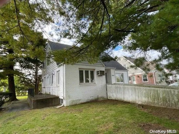 265-18 81st Avenue, Floral Park, NY 11004
