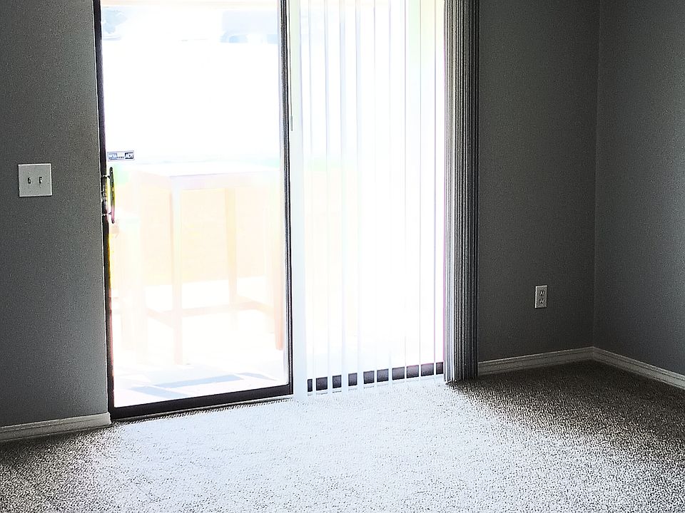 Living & Sliding Door To Courtyard