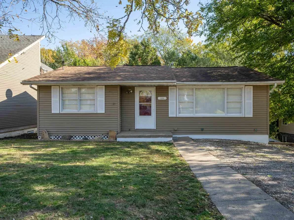 320 Lawndale Ave, Creve Coeur, IL 61610