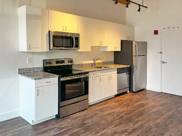 60 Water St #2010, North Andover, MA 01845