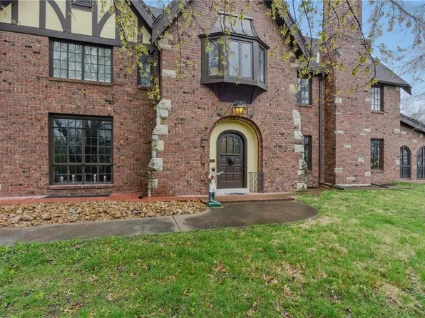 8 Orchard Pl, Excelsior Springs, MO 64024