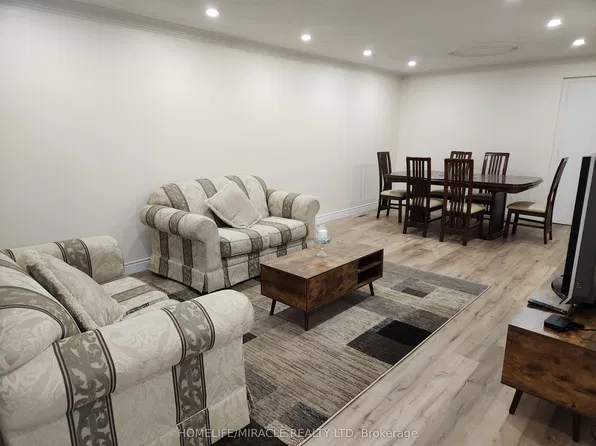 8 Tina Ct, Toronto, ON M3L 2H4