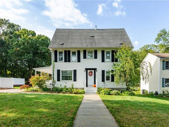 925 Cedar Swamp Rd, Warwick, RI 02889